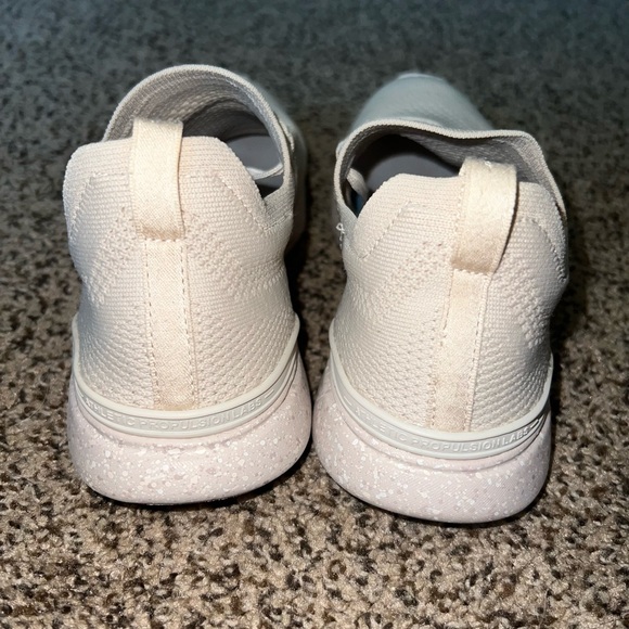 APL- TechLoom Breeze Sneaker in Beach & Speckle - Picture 7 of 9